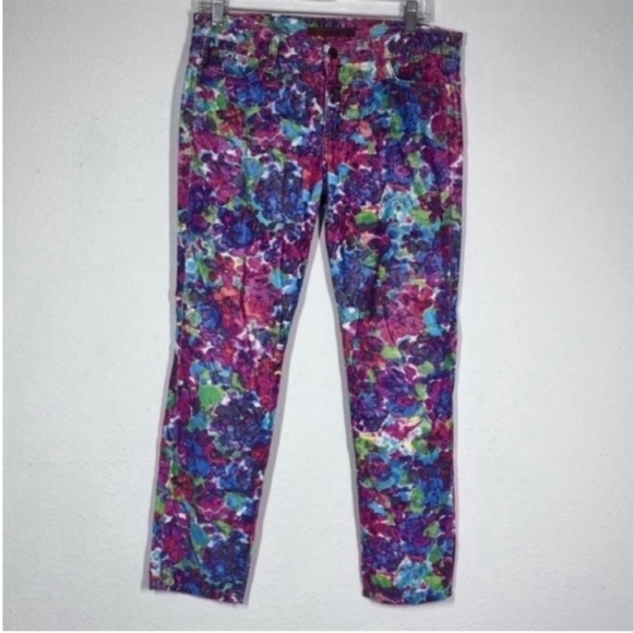 Joe’s Jeans floral print soft corduroy jeans
▪️Size 28
▪️Inseam 27”
Pre-owned - Picture 1 of 7